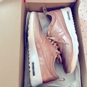 Nike rose gold air max